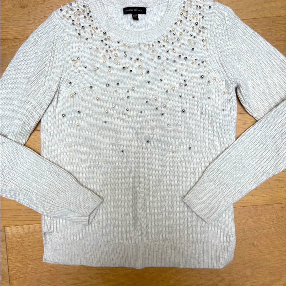 Banana Republic size M wool sweater with detail